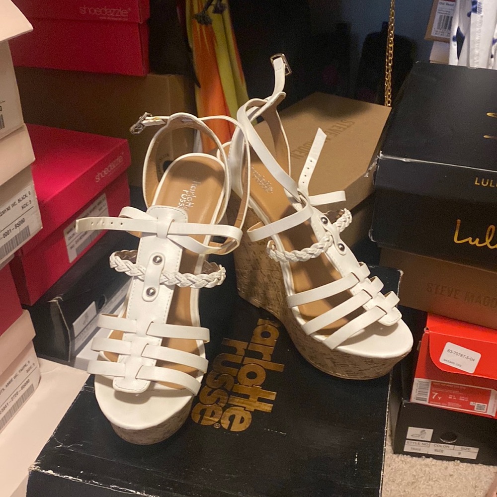 Larissa White Wedge